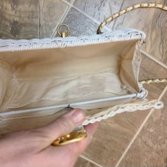 White plastic wicker looking woven bag - Picture 2 of 2